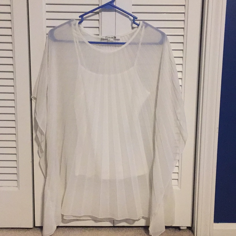 Cute light top.